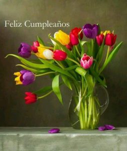 Frases para felicitar a una amiga en su cumpleaños para descargar en Facebook