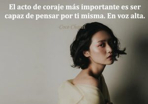 El acto de coraje más importante es ser capaz de pensar por ti misma en voz alta frases bonitas